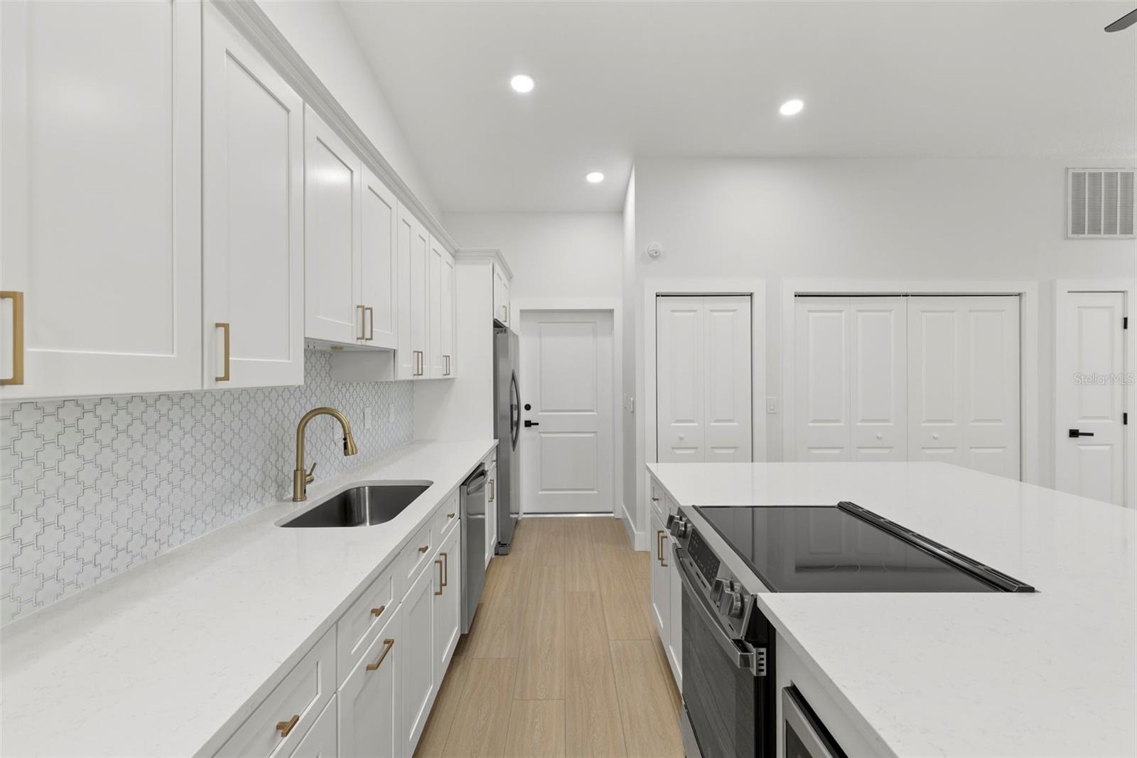 Listing photo id 9 for 6549 Brentwood Drive