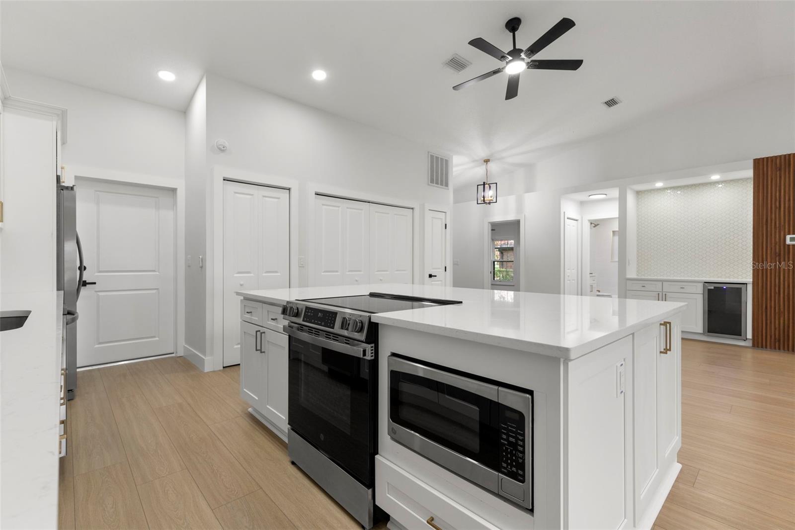 Listing photo id 11 for 6549 Brentwood Drive