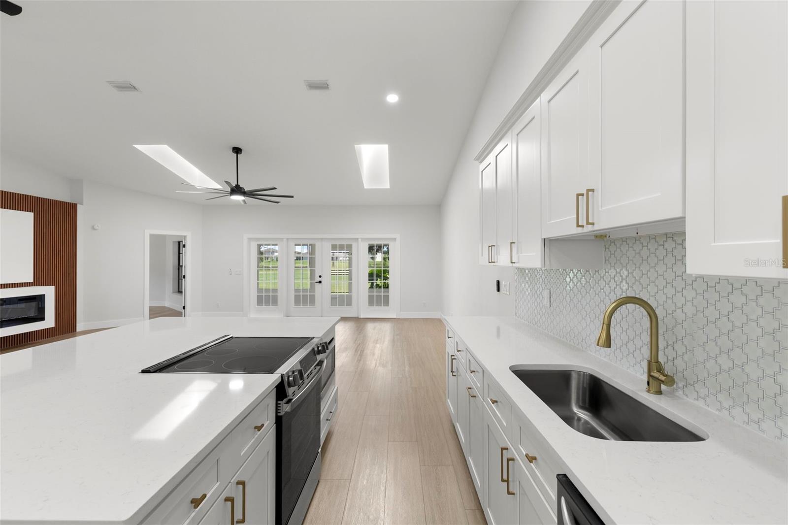 Listing photo id 12 for 6549 Brentwood Drive
