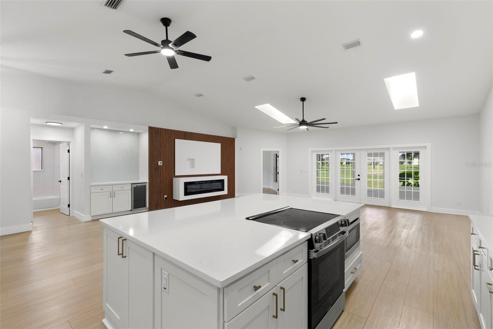 Listing photo id 13 for 6549 Brentwood Drive