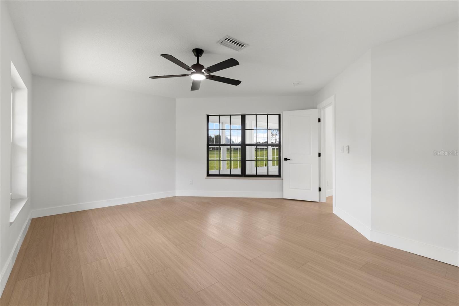 Listing photo id 15 for 6549 Brentwood Drive