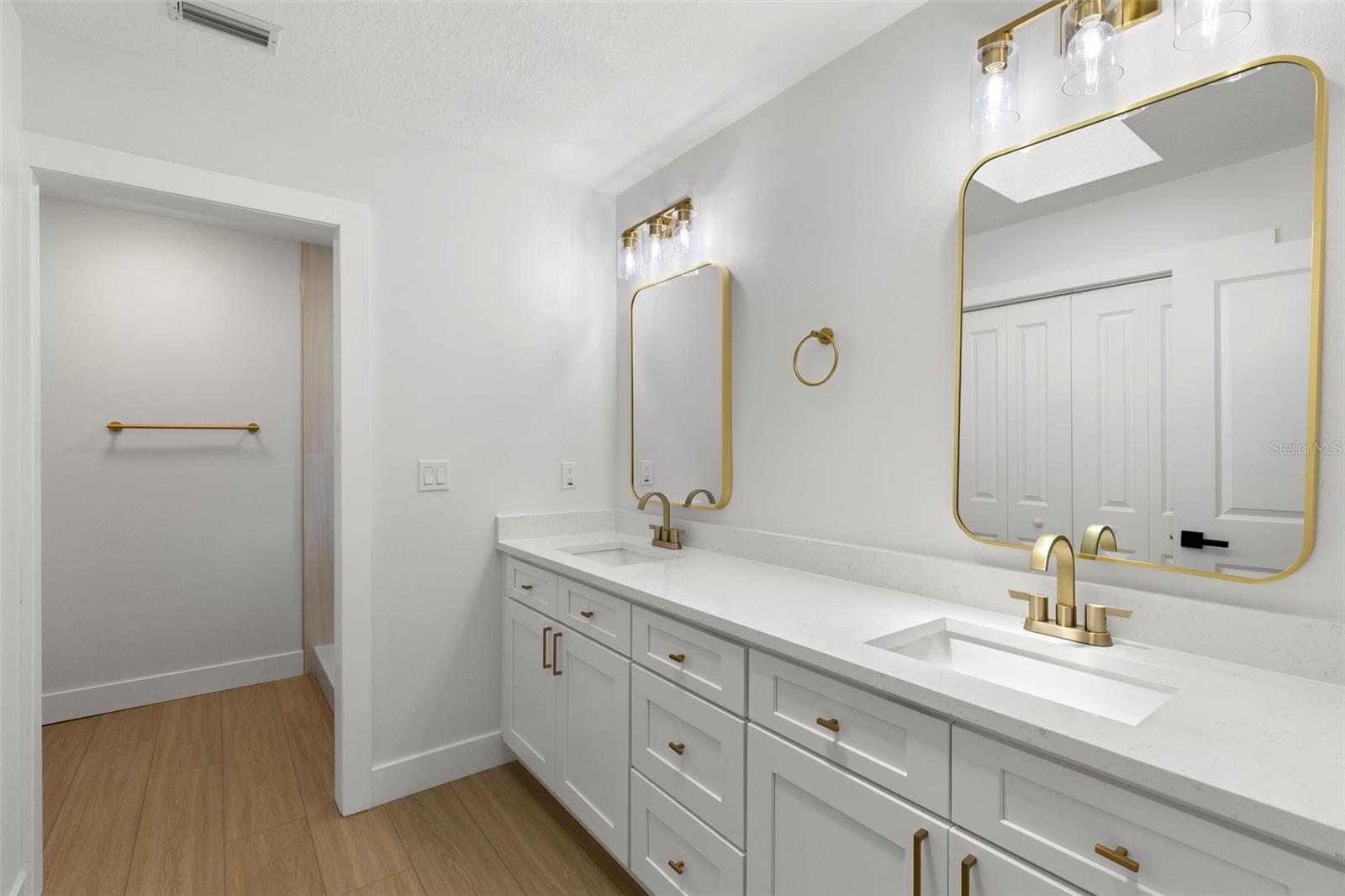 Listing photo id 16 for 6549 Brentwood Drive