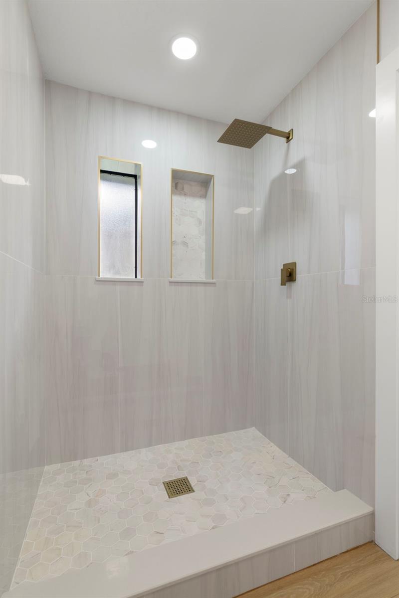 Listing photo id 17 for 6549 Brentwood Drive