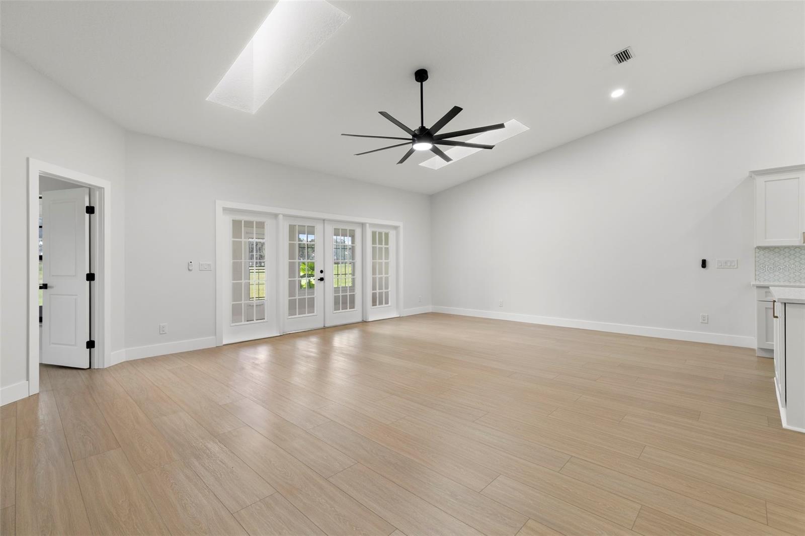 Listing photo id 4 for 6549 Brentwood Drive
