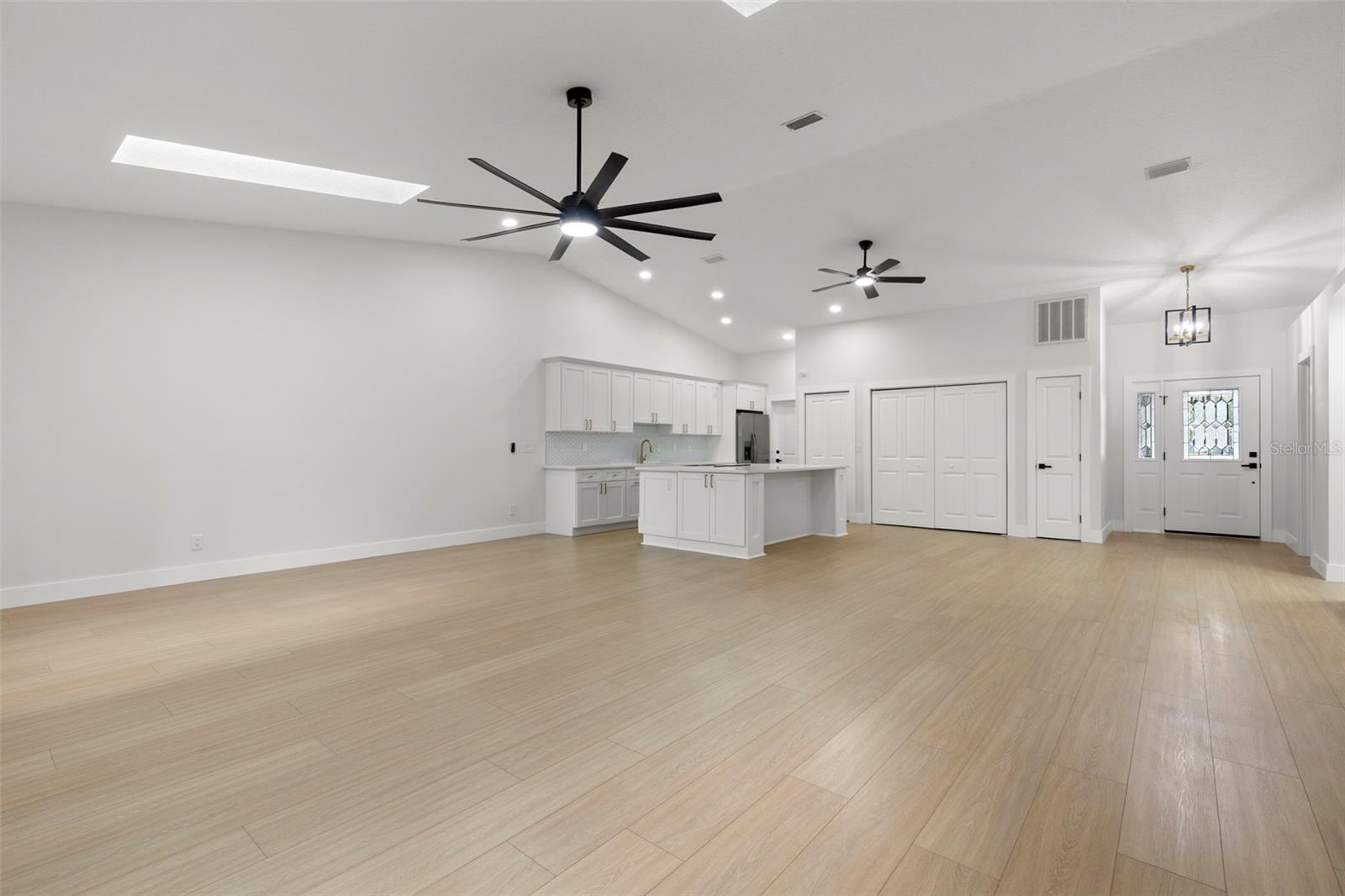 Listing photo id 5 for 6549 Brentwood Drive