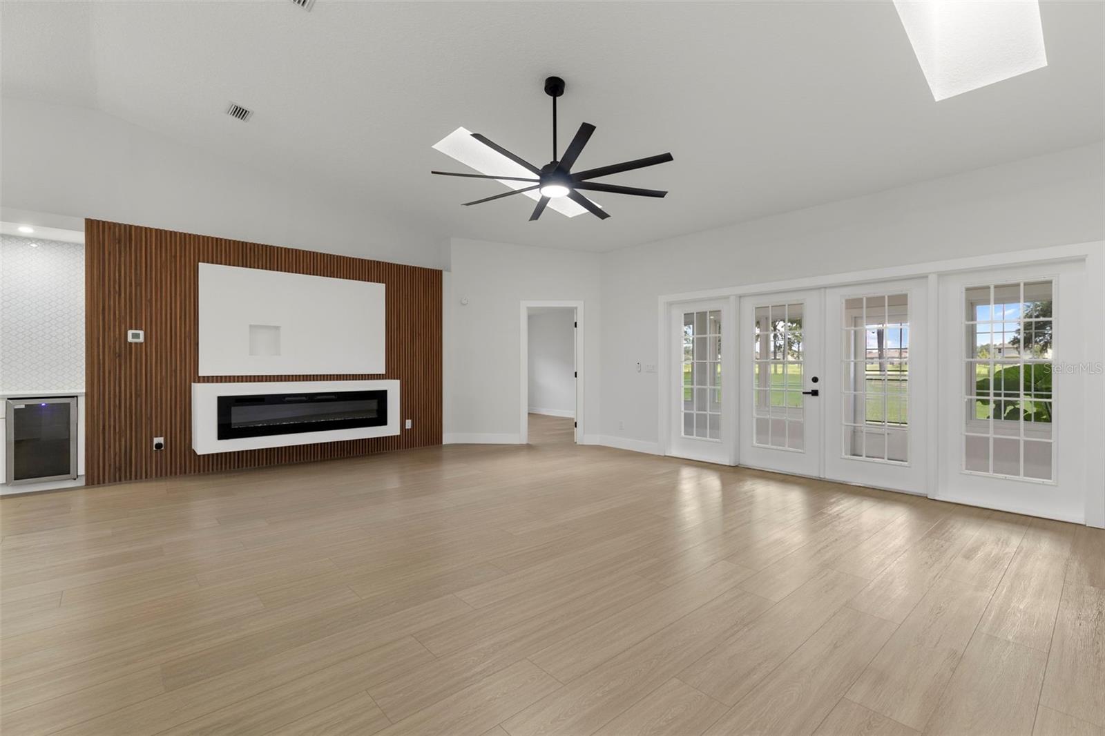 Listing photo id 7 for 6549 Brentwood Drive