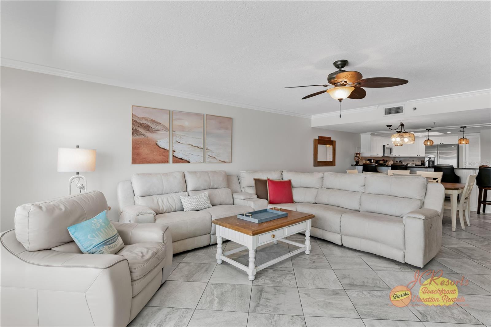 Image 4 of 34 For 18500 Gulf Boulevard 209