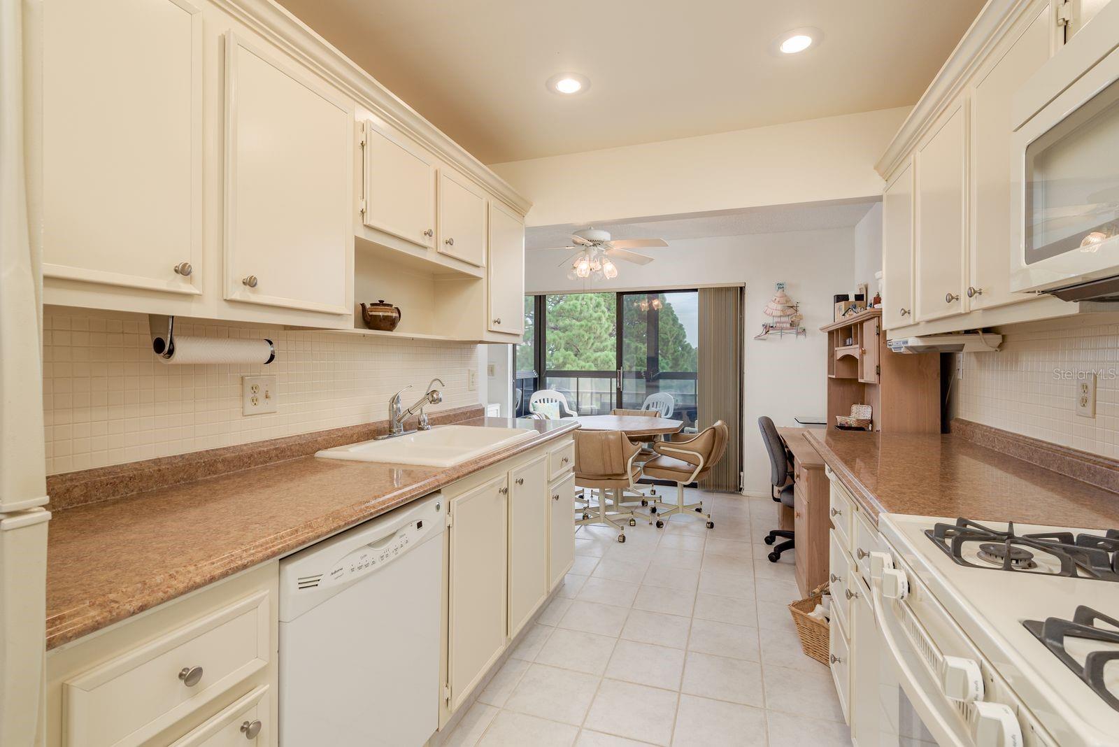 Image 13 of 56 For 7975 58th Avenue N 403