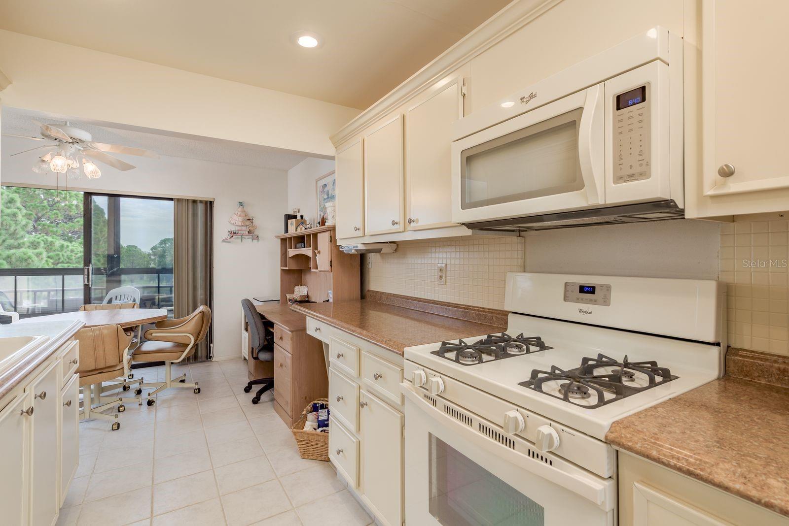 Image 14 of 56 For 7975 58th Avenue N 403