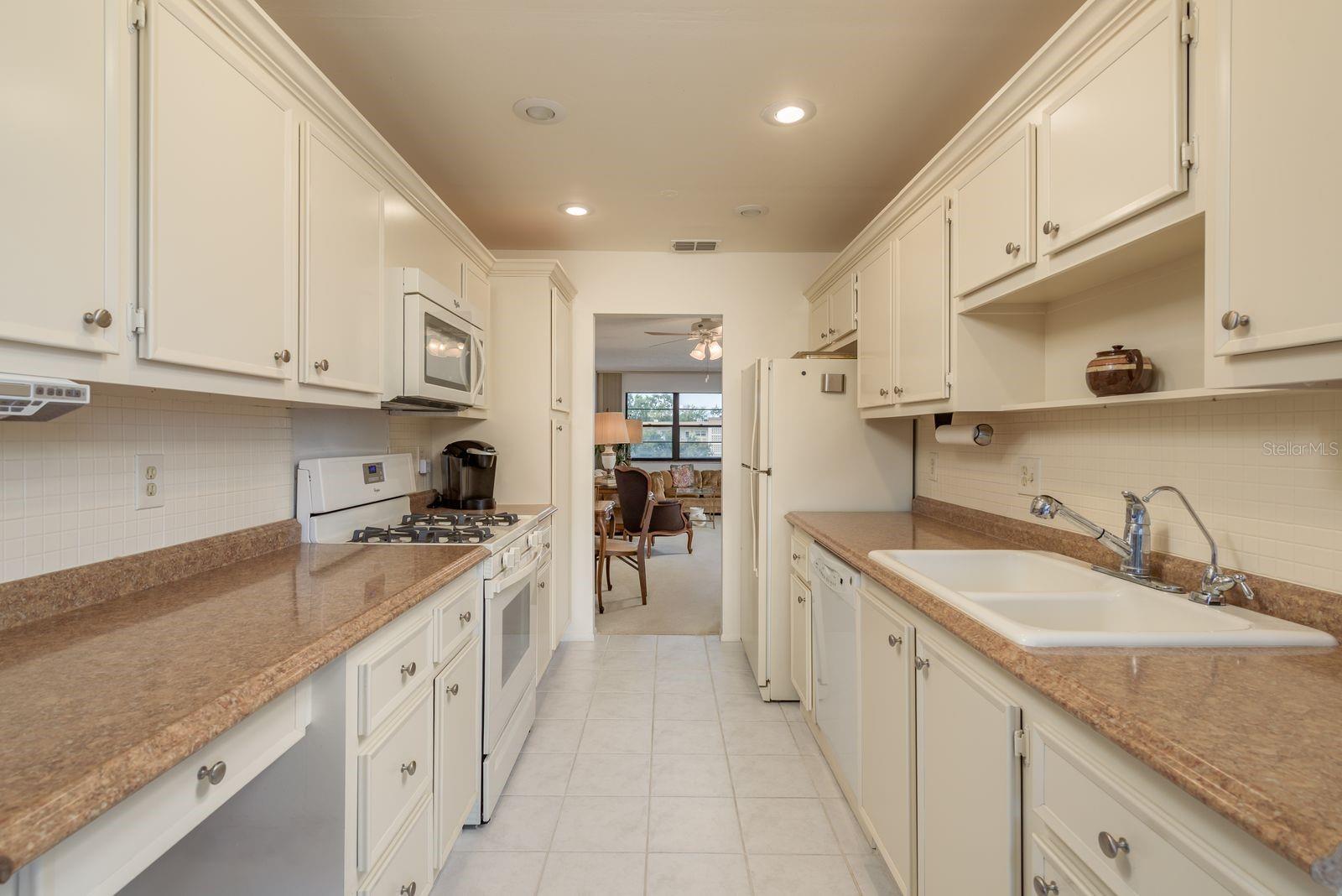 Image 15 of 56 For 7975 58th Avenue N 403