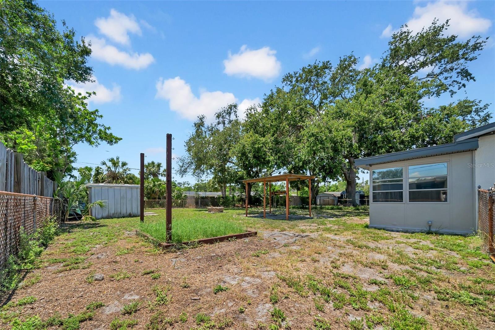 Image 10 of 39 For 762 77th Avenue N