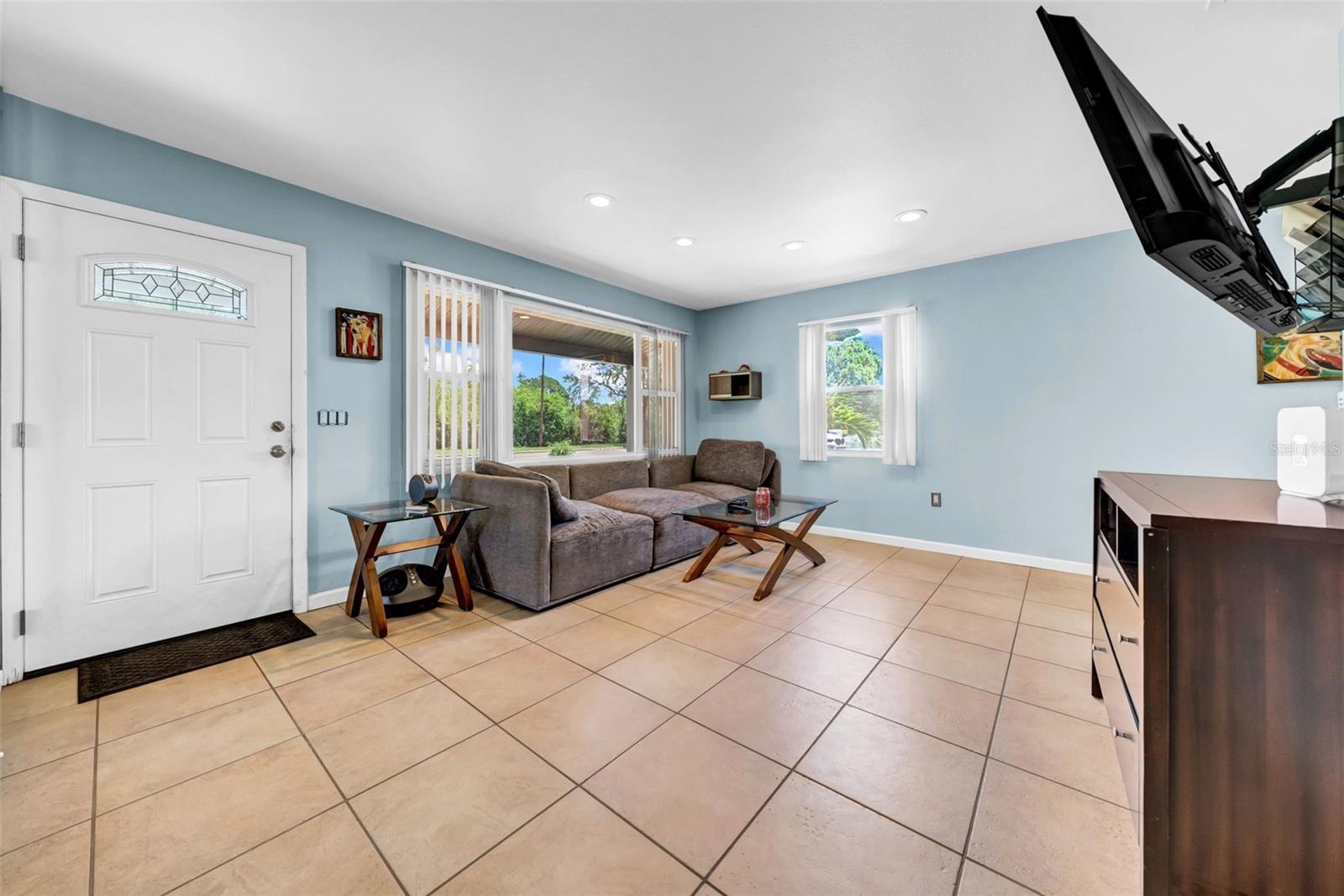 Image 17 of 39 For 762 77th Avenue N