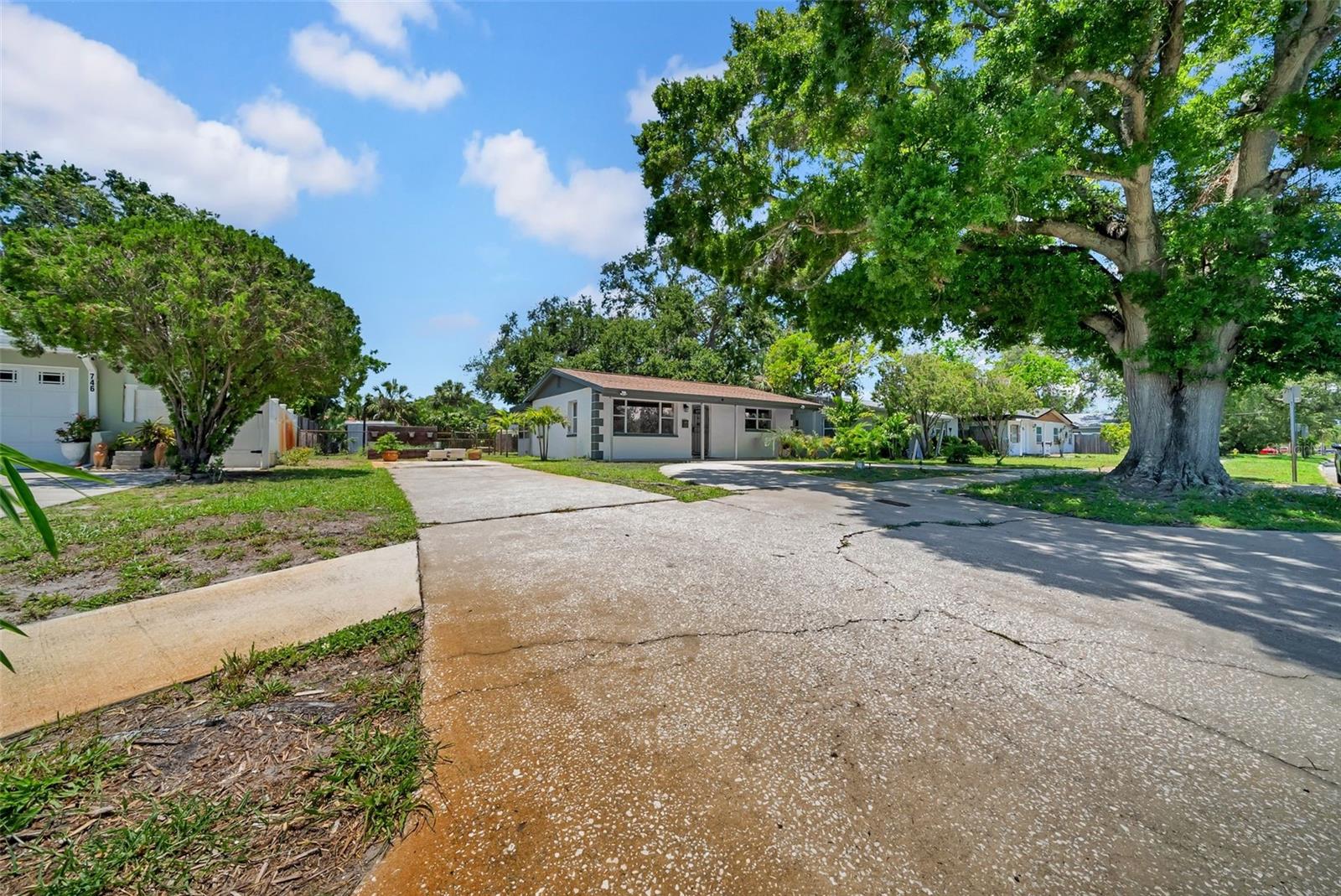 Image 7 of 39 For 762 77th Avenue N
