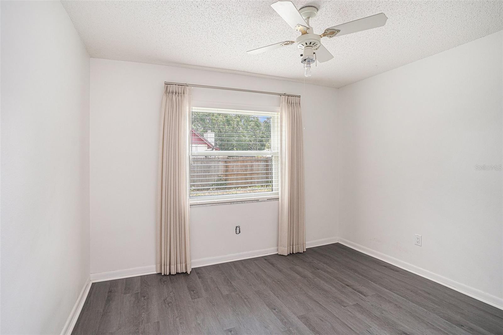 Image 11 of 13 For 1902 Cedarbrooke Drive