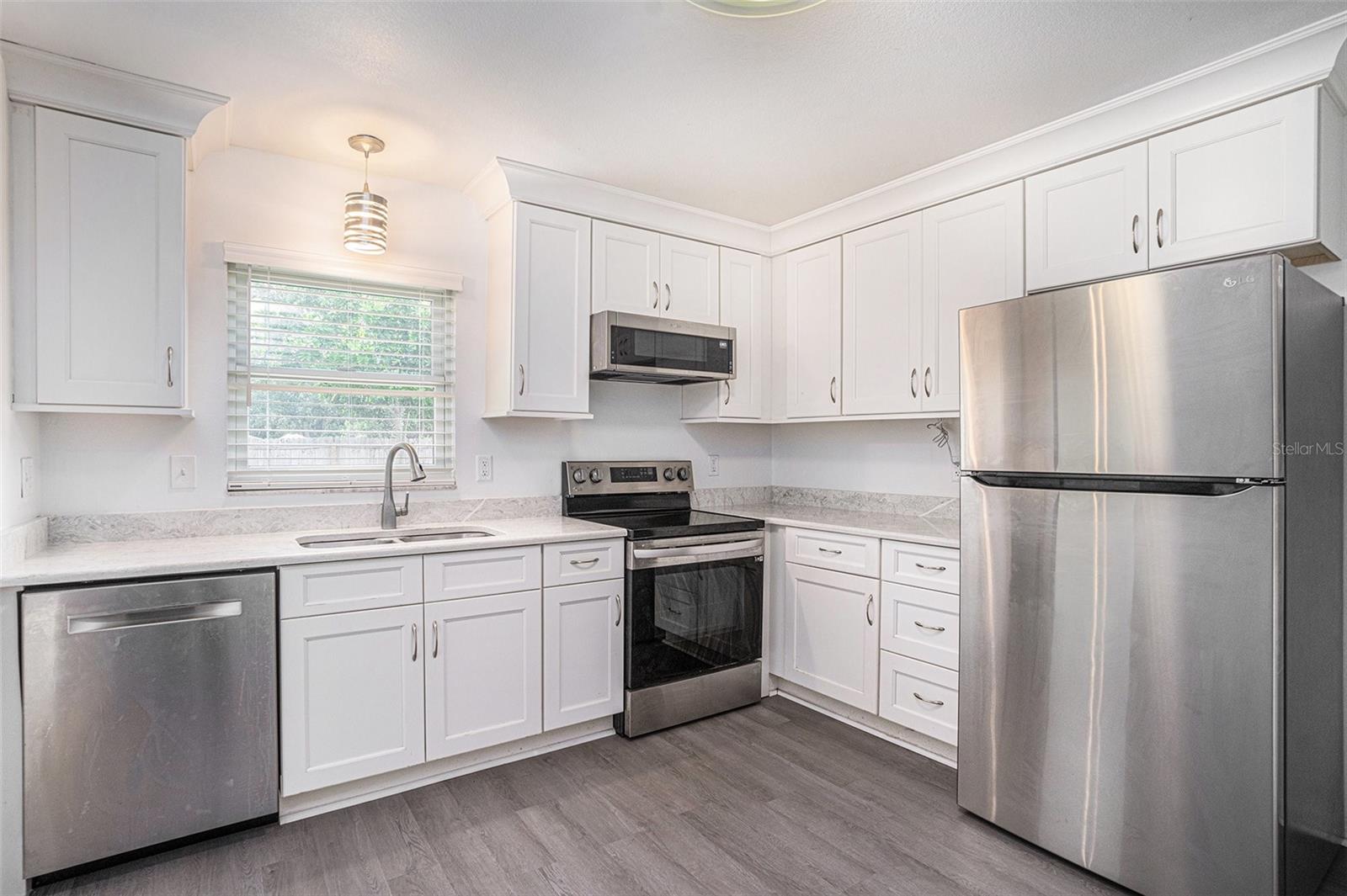 Image 5 of 13 For 1902 Cedarbrooke Drive