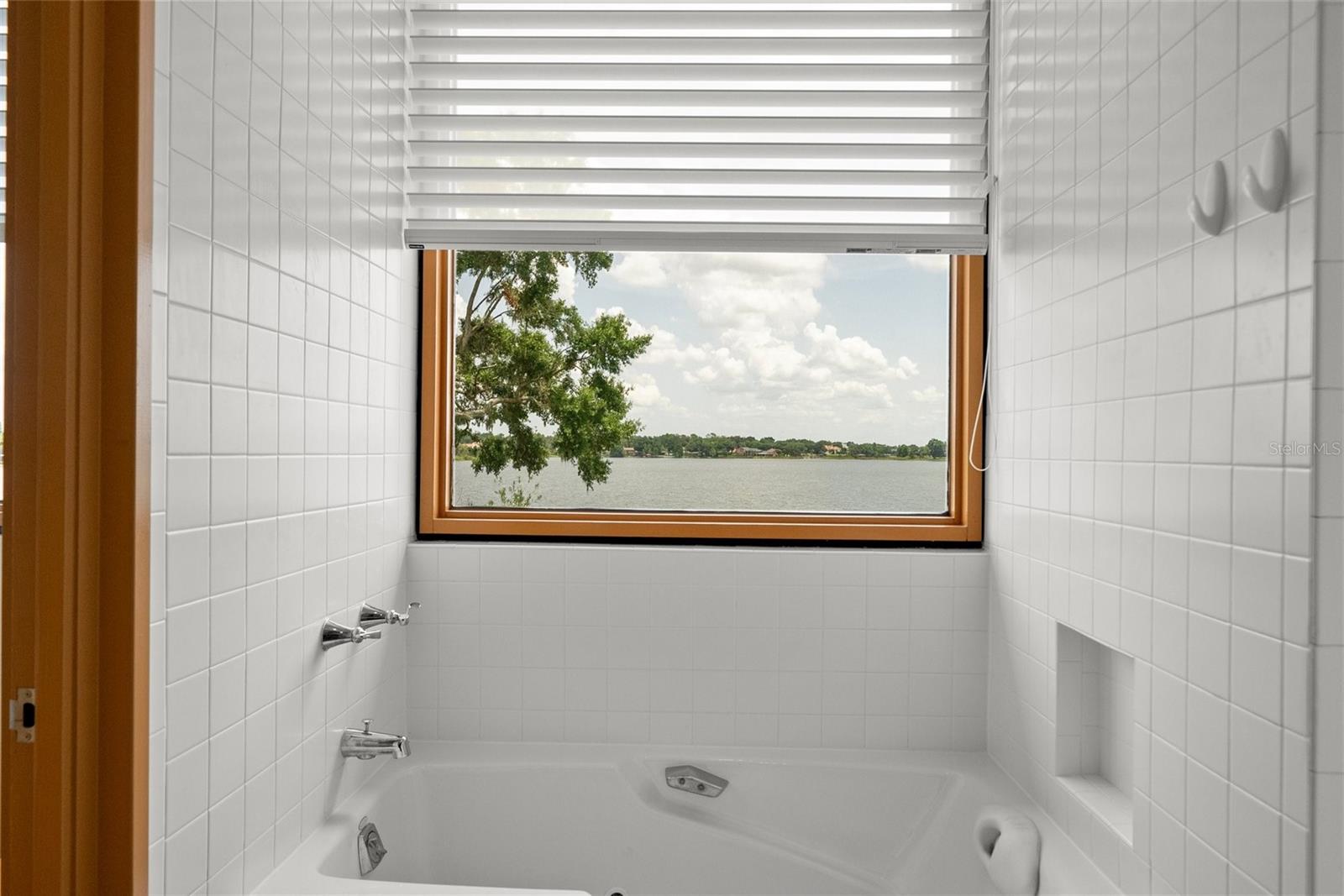 Image 29 of 47 For 950 Lake Otis Drive Se