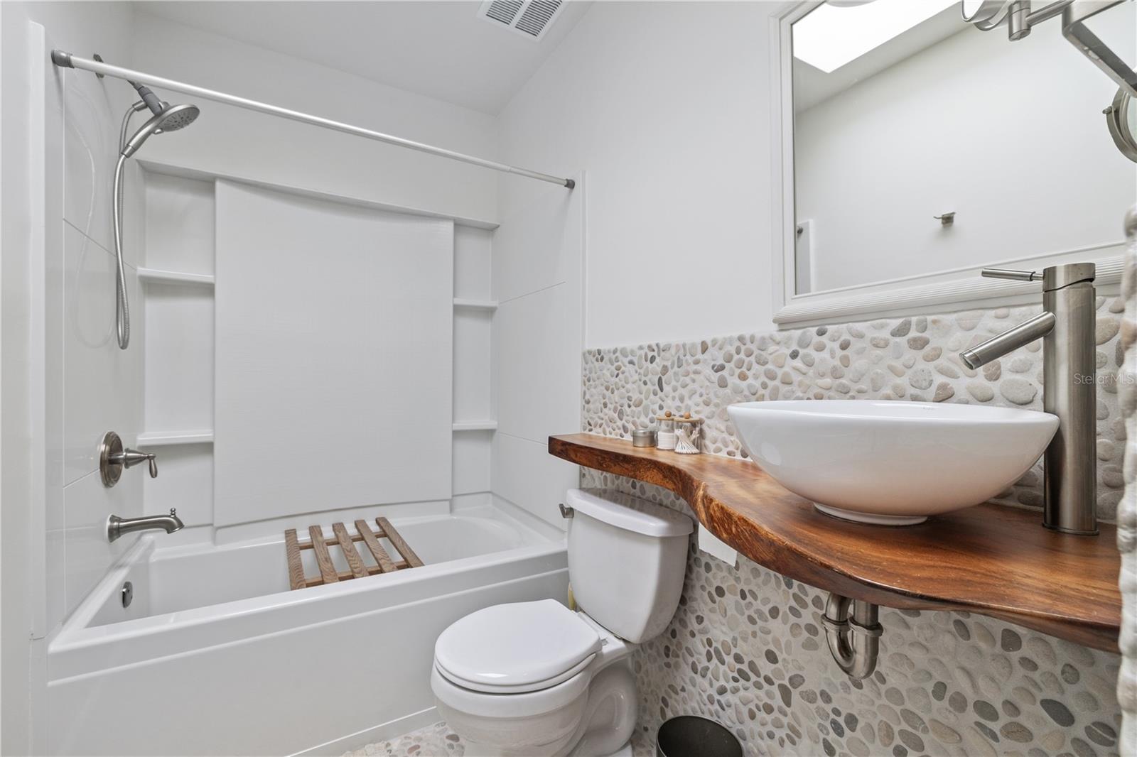 Image 15 of 53 For 220 14th Avenue N