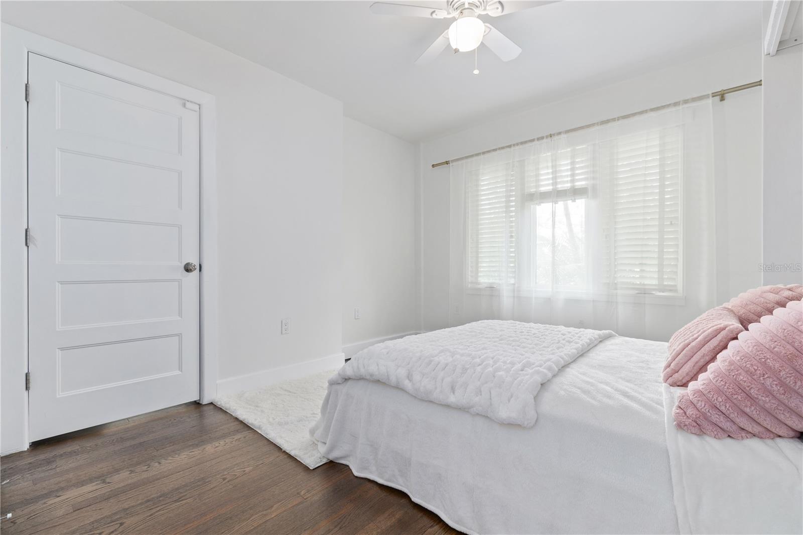 Image 21 of 53 For 220 14th Avenue N