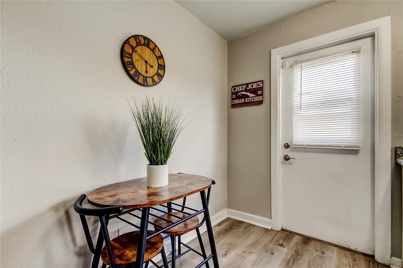 Image 10 of 55 For 2906 Dewey Street