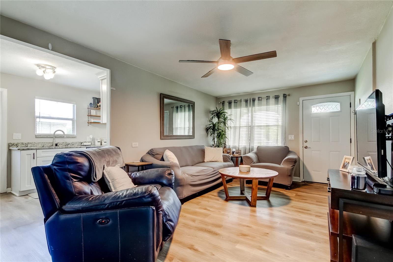 Image 4 of 55 For 2906 Dewey Street