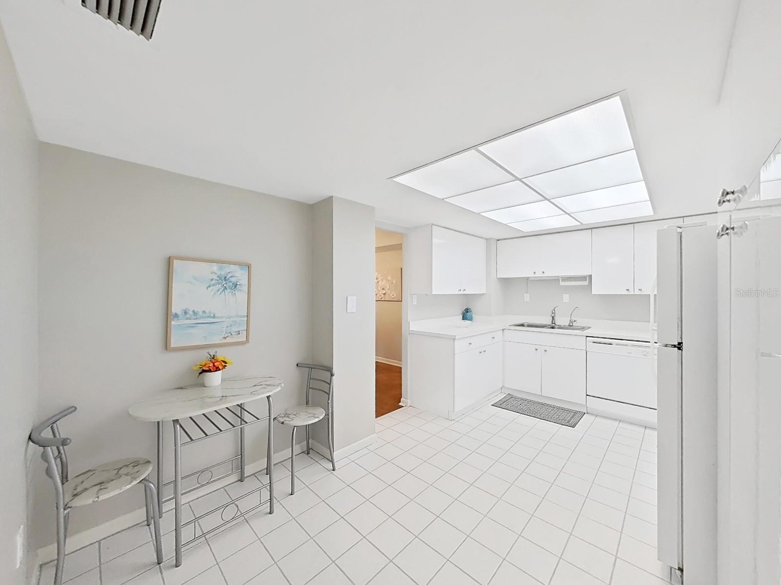 Image 17 of 44 For 400 Island Way 203