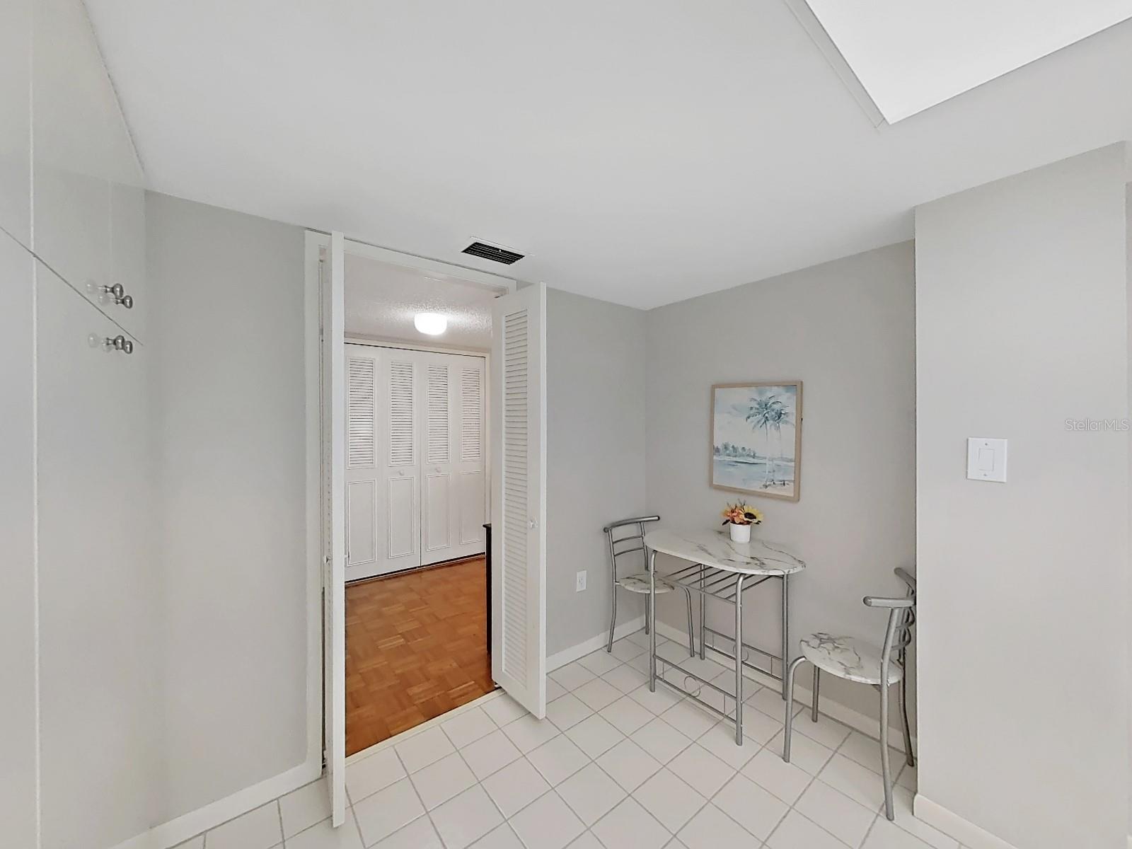Image 19 of 44 For 400 Island Way 203