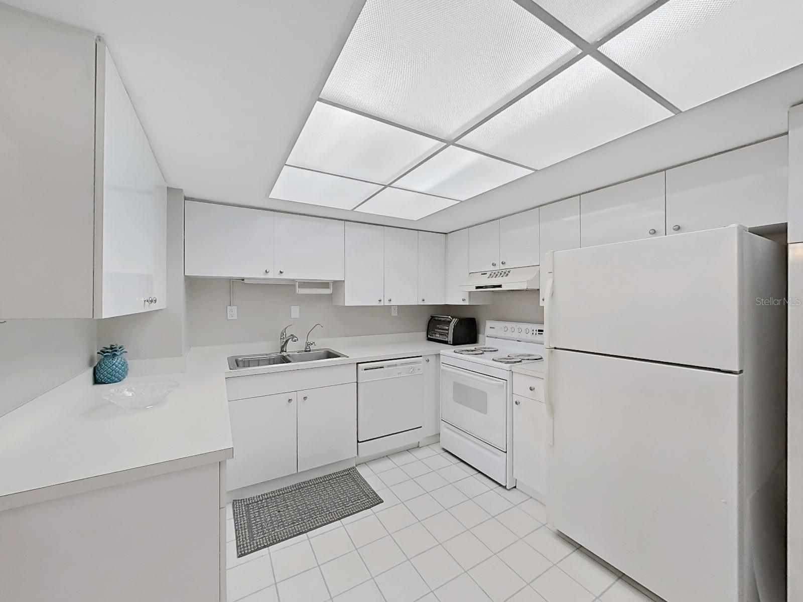 Image 20 of 44 For 400 Island Way 203