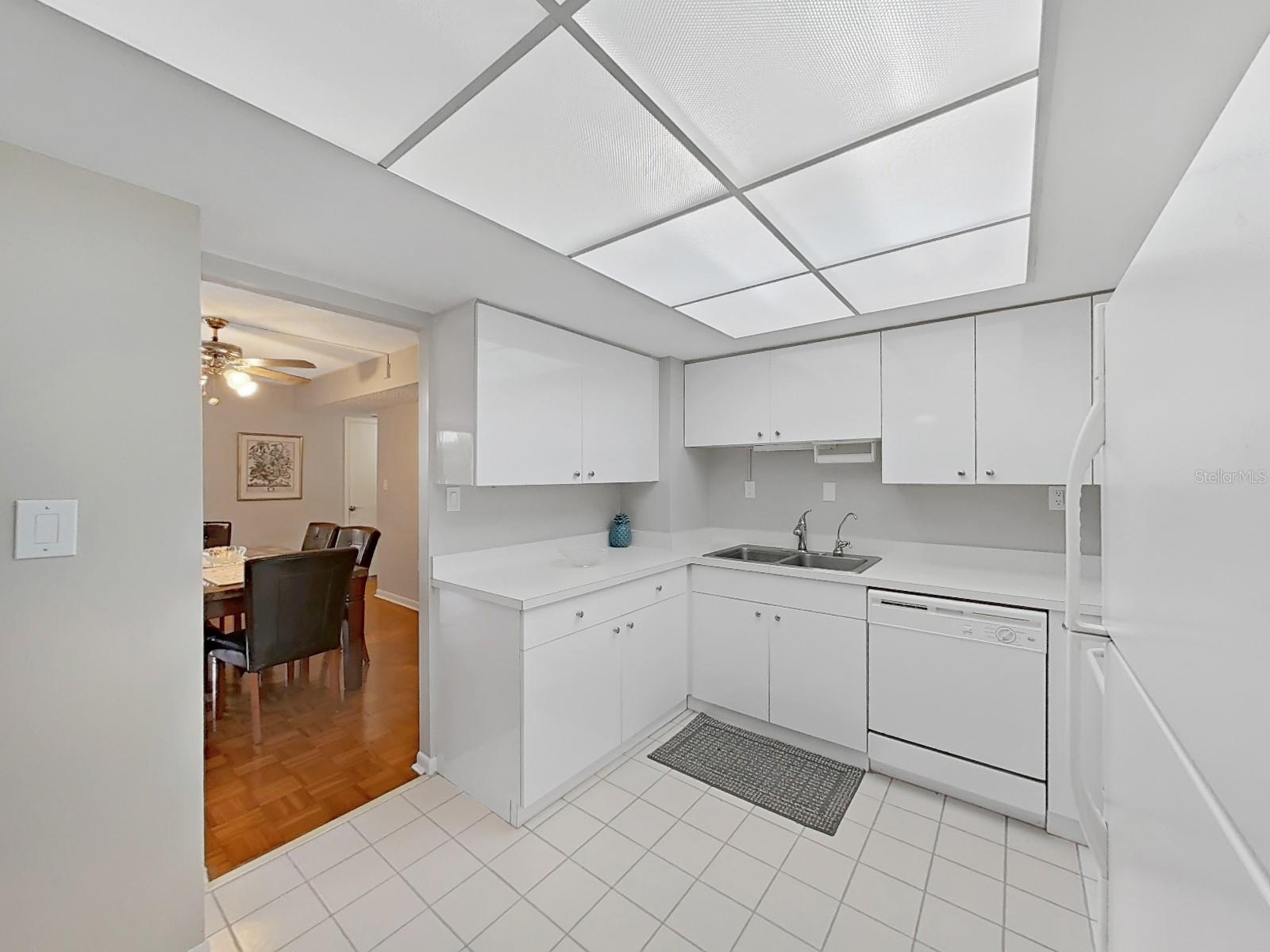 Image 22 of 44 For 400 Island Way 203