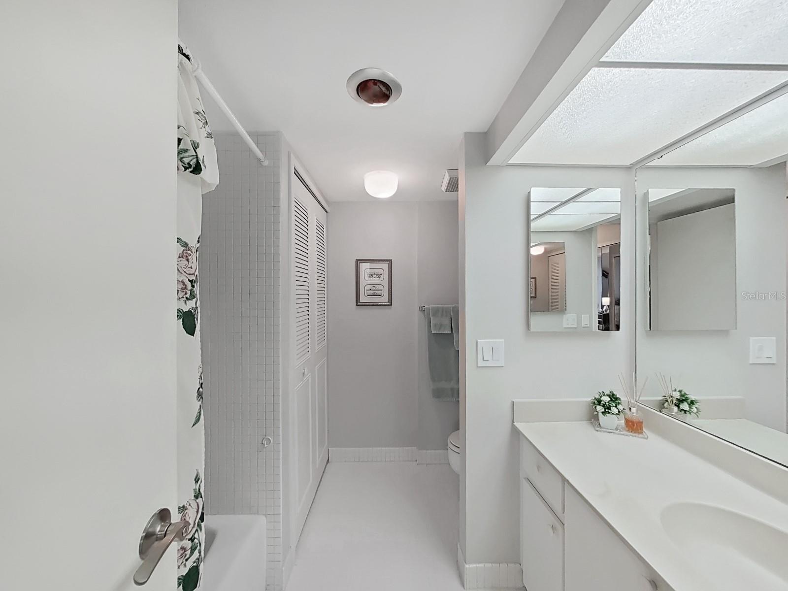 Image 34 of 44 For 400 Island Way 203