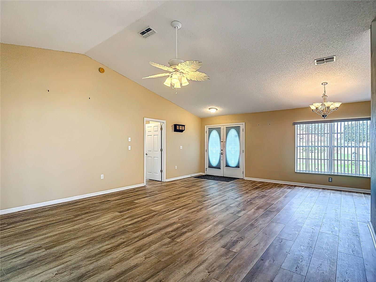 Image 14 of 54 For 4396 Las Palmas Avenue