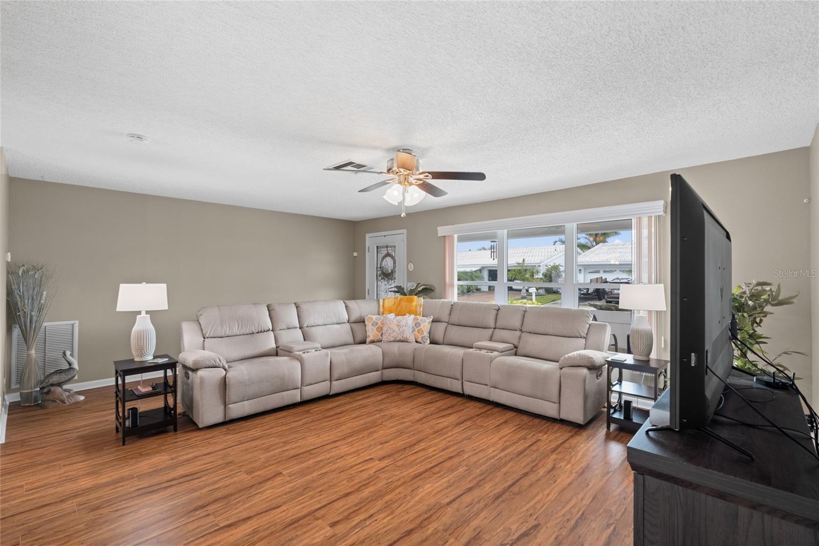 Image 6 of 37 For 9130 34th Way N 6