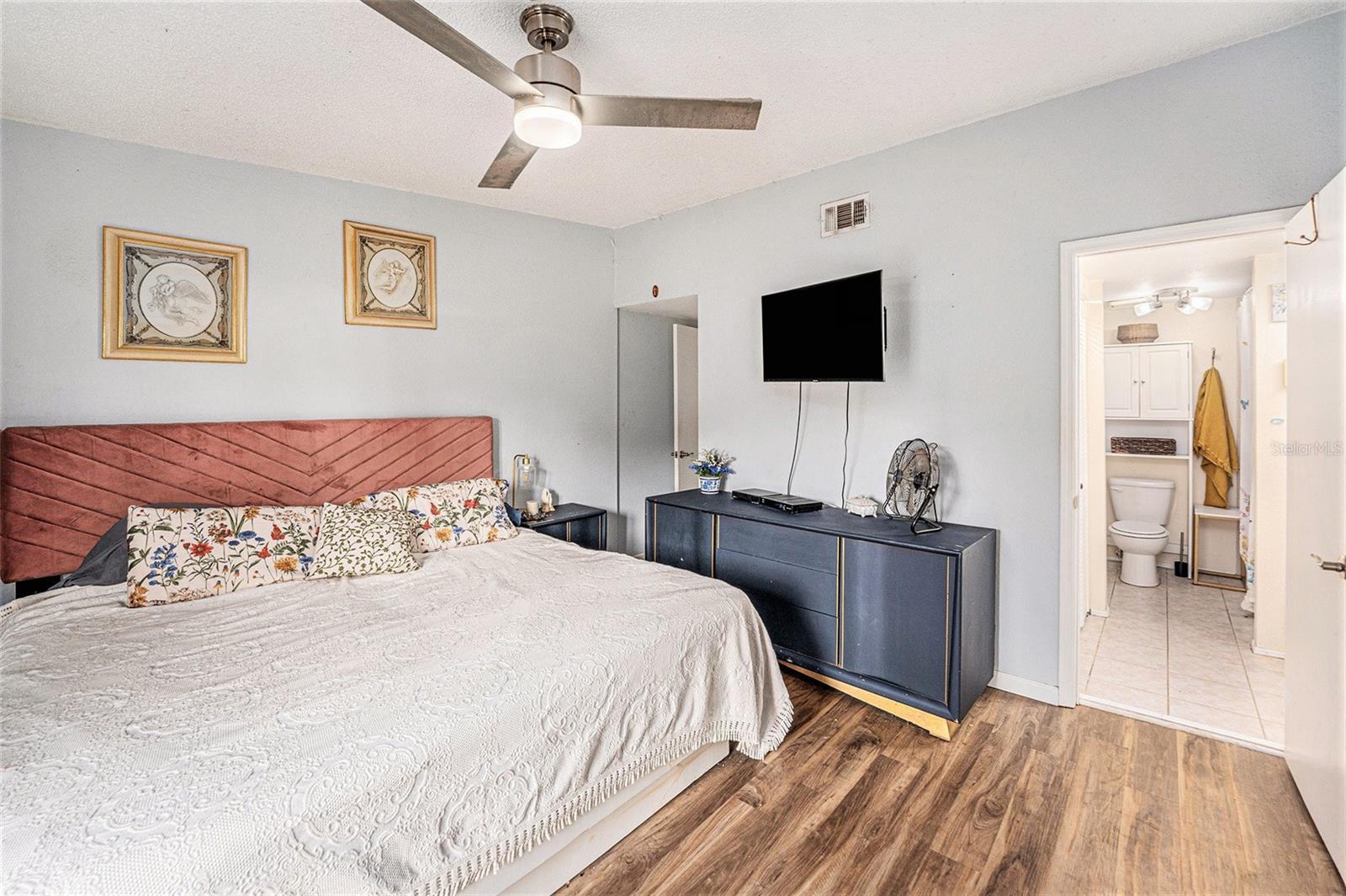 Image 4 of 28 For 6262 93rd Terrace N 3905