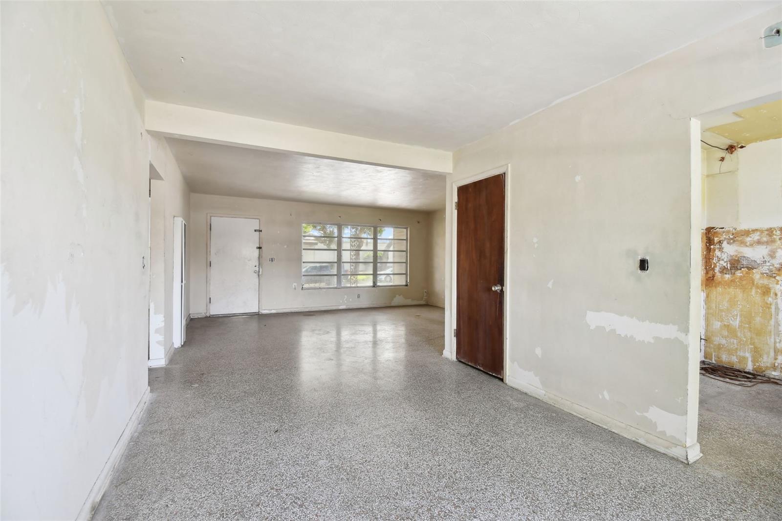 Image 12 of 70 For 1216 Franklin Circle