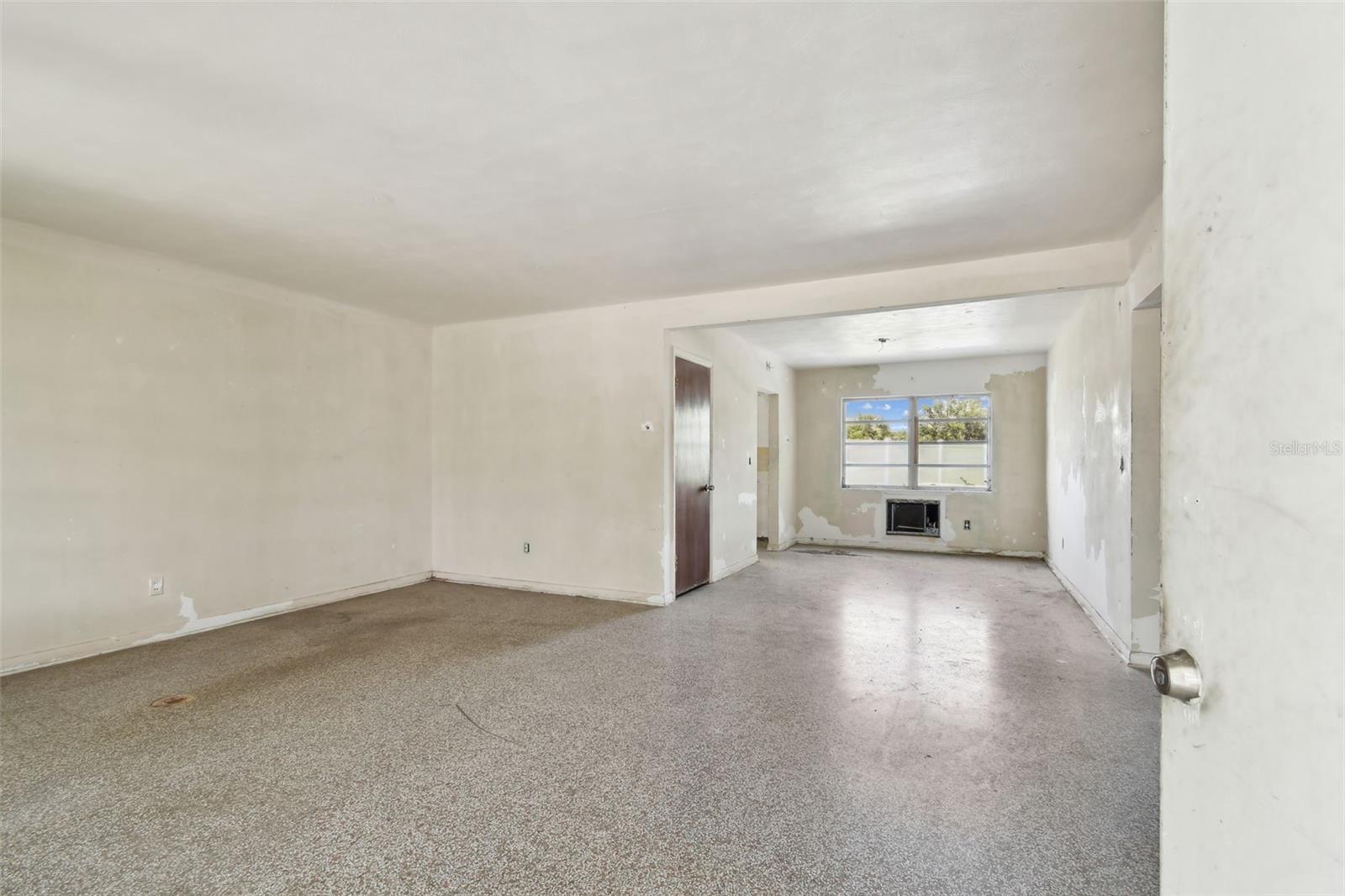 Image 4 of 70 For 1216 Franklin Circle