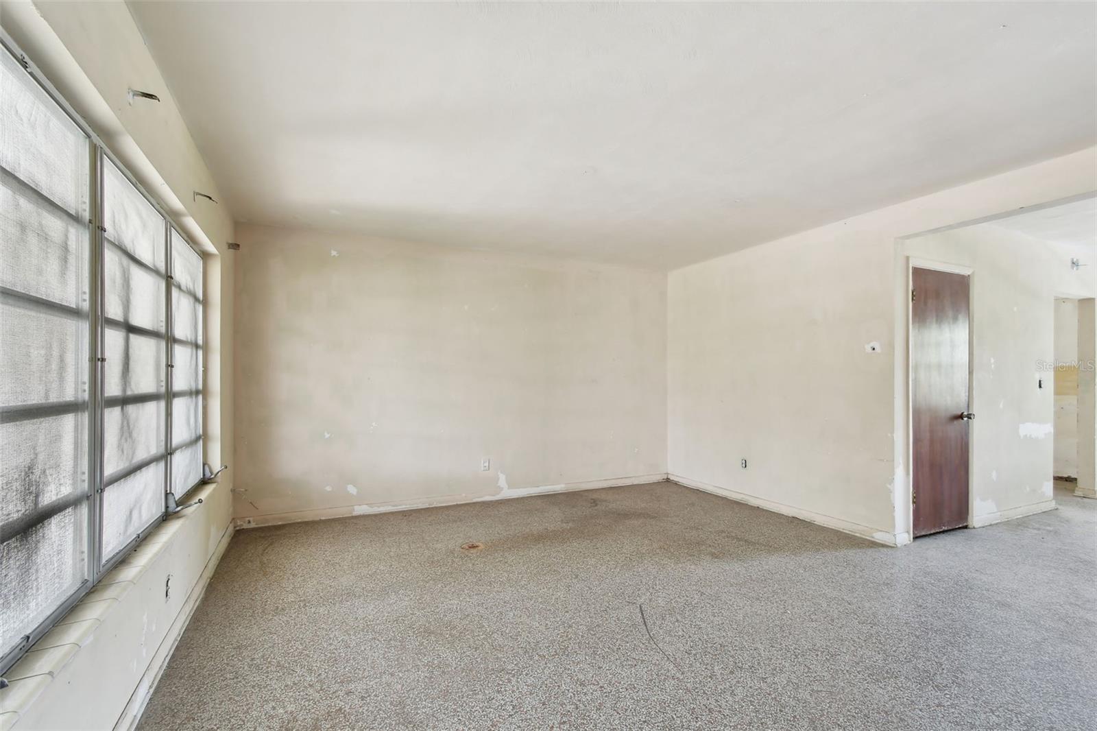 Image 6 of 70 For 1216 Franklin Circle
