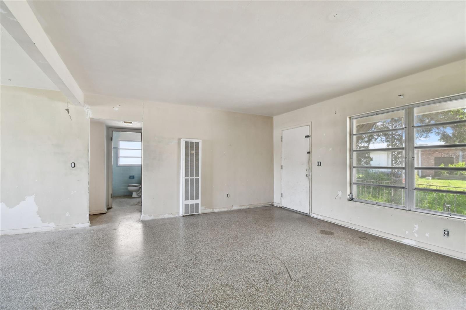 Image 8 of 70 For 1216 Franklin Circle