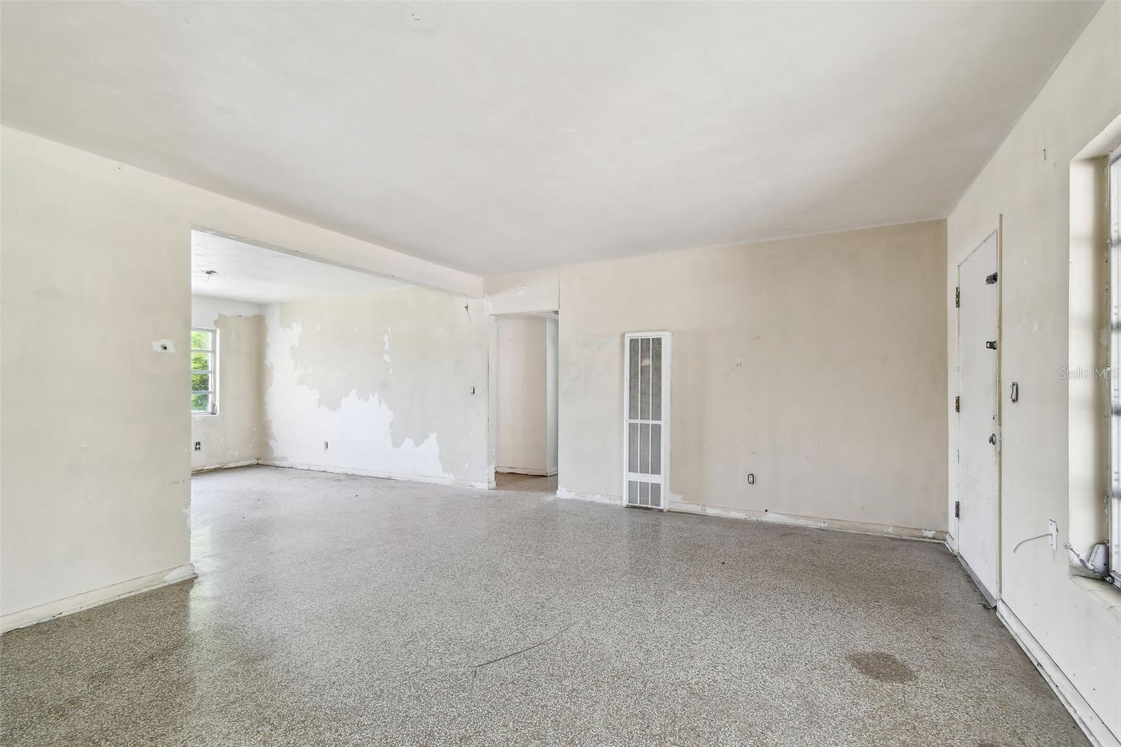 Image 9 of 70 For 1216 Franklin Circle