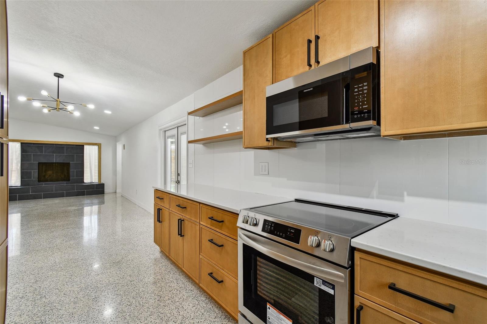 Image 10 of 30 For 517 Broxburn Avenue
