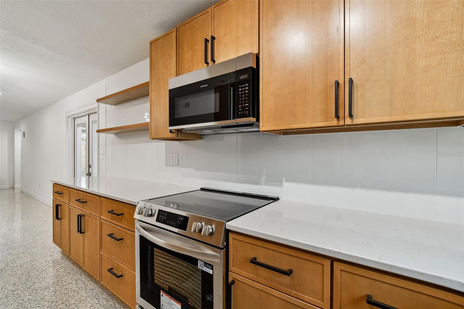 Image 12 of 30 For 517 Broxburn Avenue