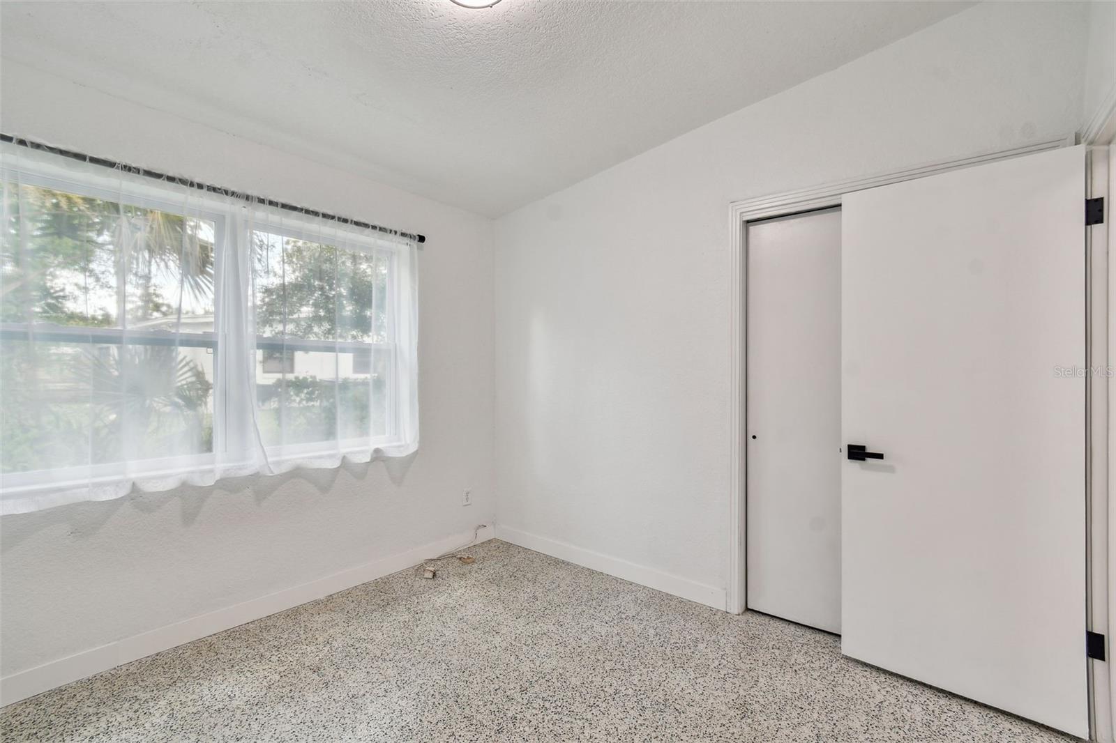 Image 15 of 30 For 517 Broxburn Avenue