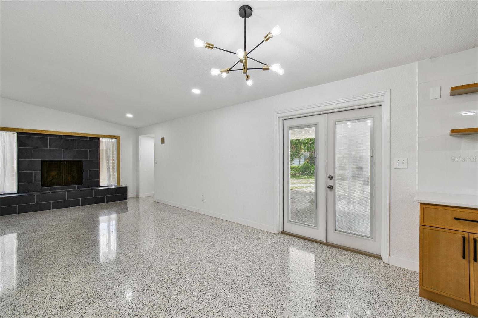 Image 7 of 30 For 517 Broxburn Avenue