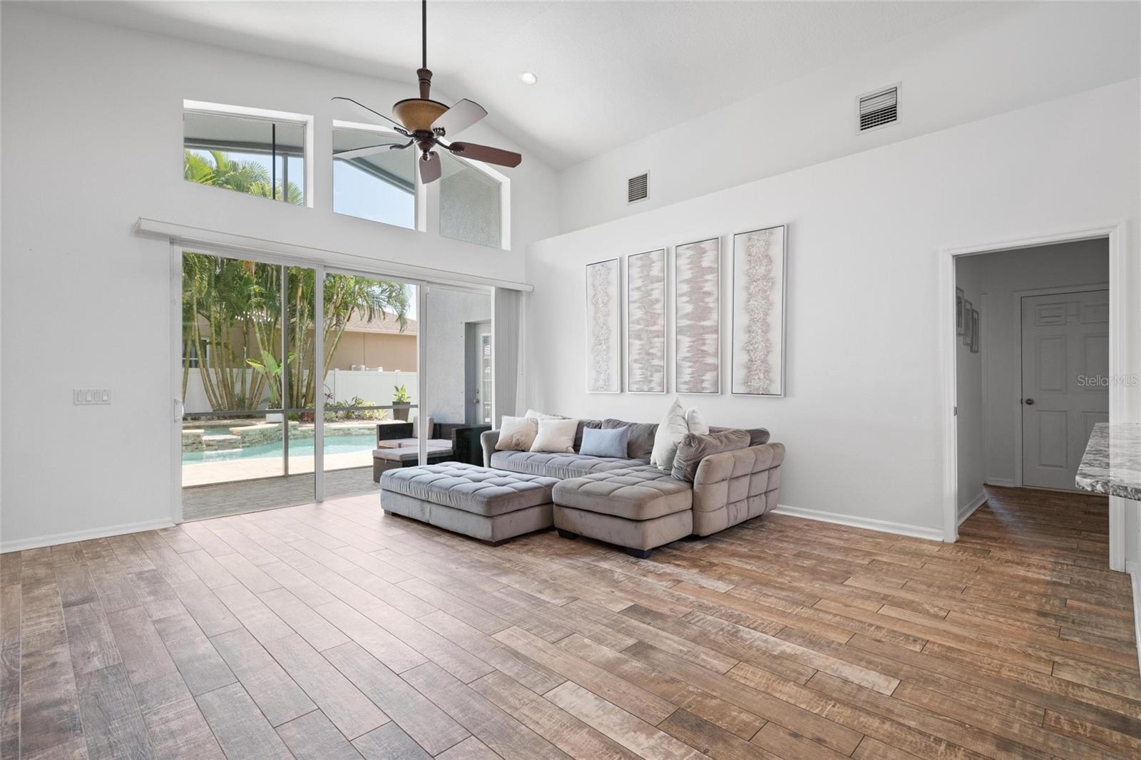 Listing photo id 14 for 13180 Kensington Isle Way