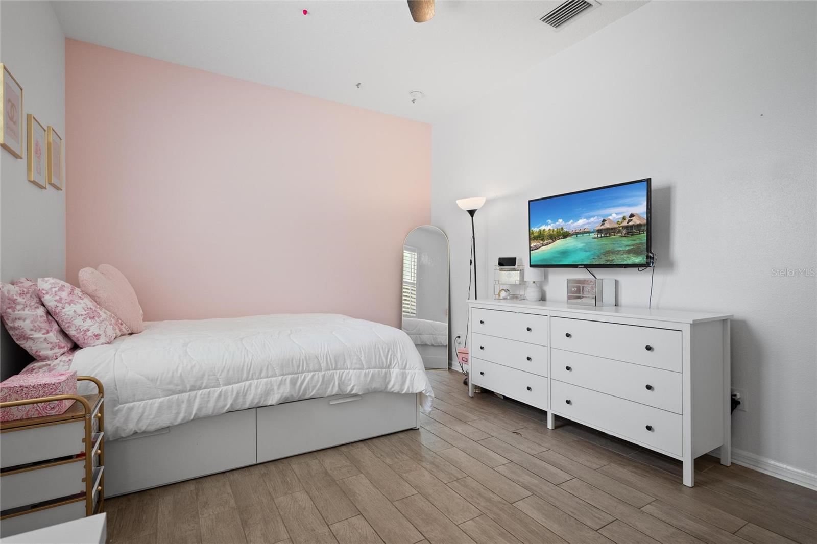 Listing photo id 23 for 13180 Kensington Isle Way