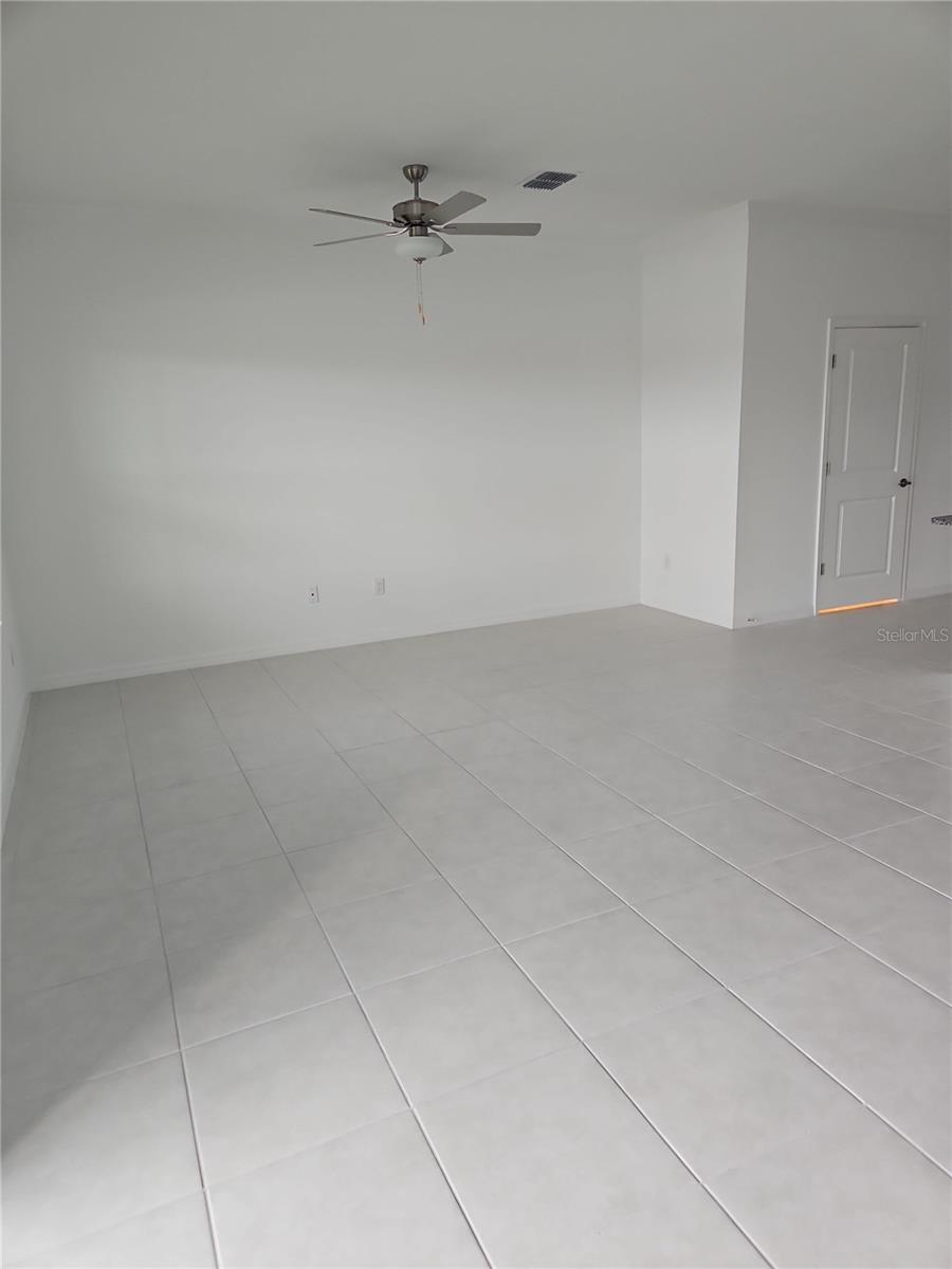 Image 4 of 24 For 8841 Gallantree Place