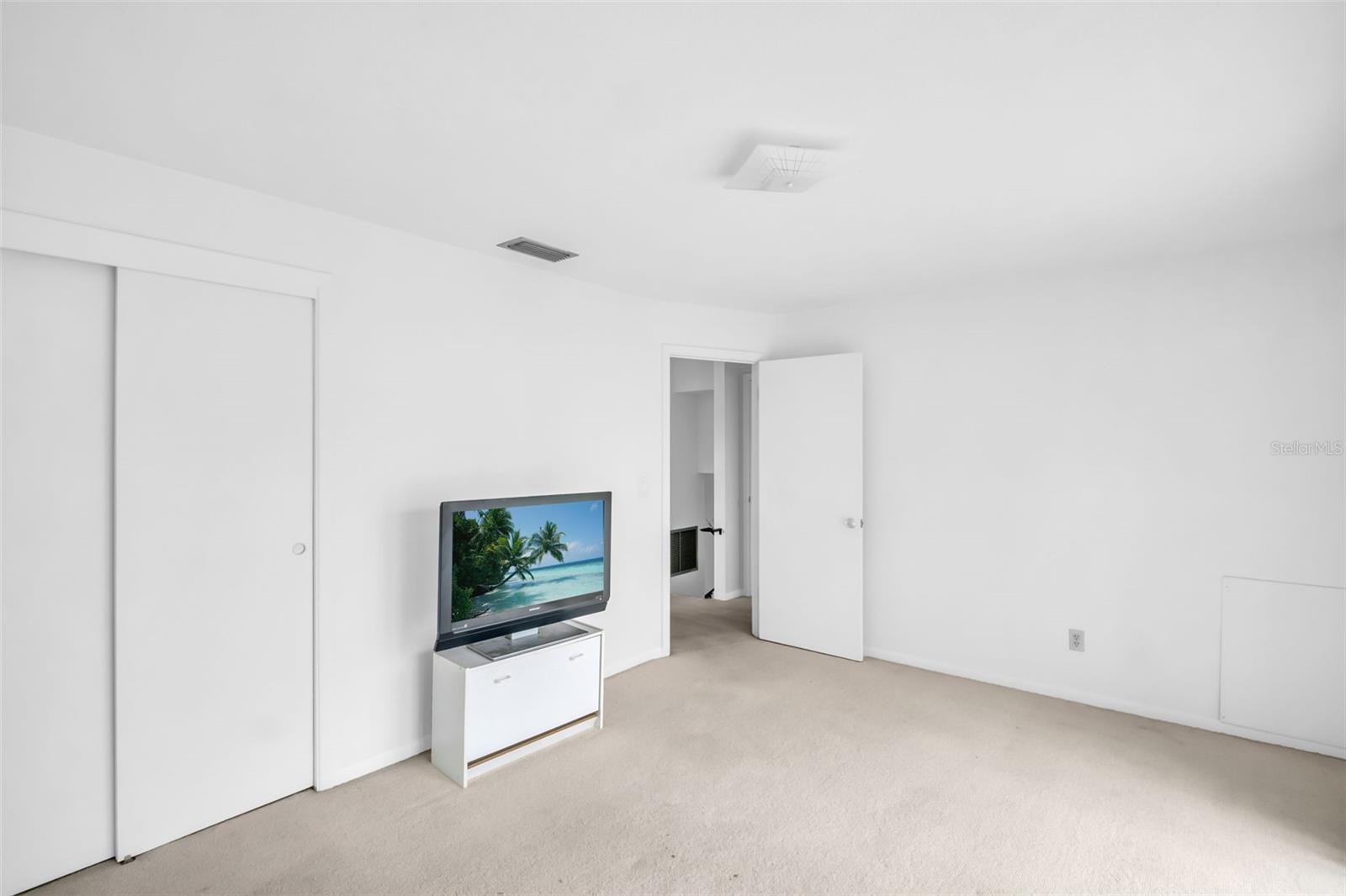 Image 14 of 52 For 7398 Windsor Lane