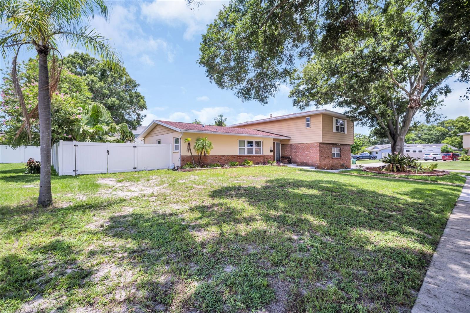 Image 3 of 52 For 7398 Windsor Lane