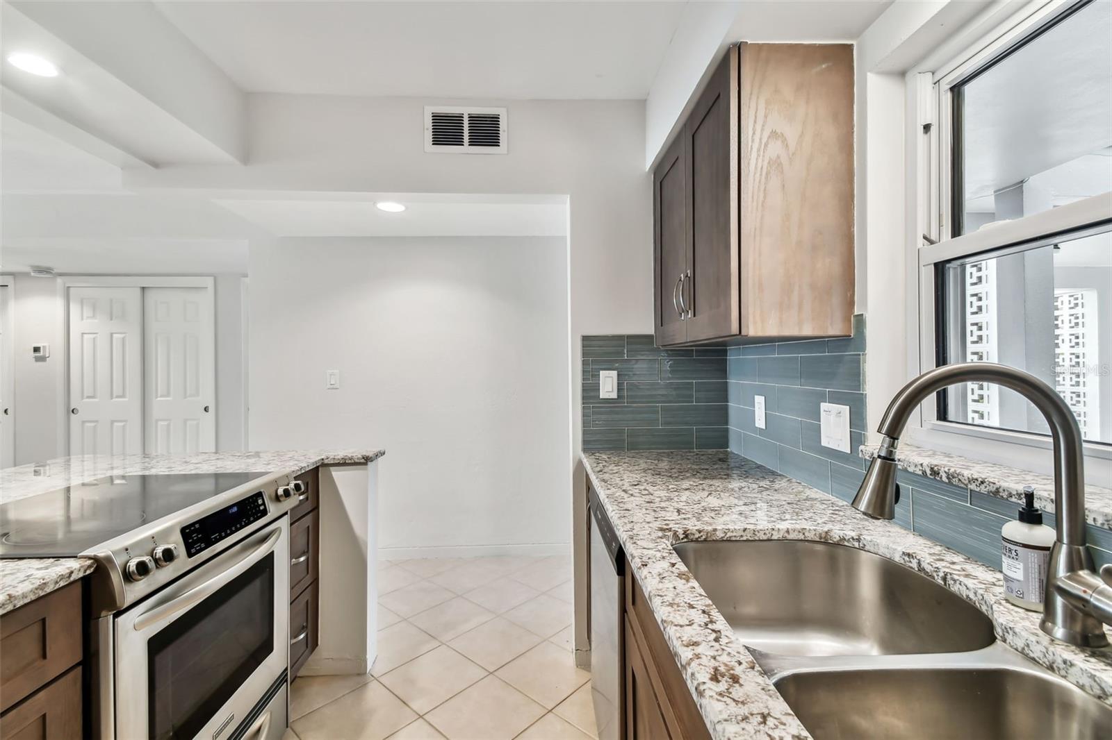 Image 26 of 93 For 800 Madonna Boulevard 2