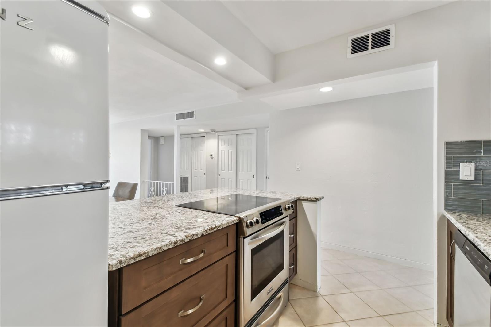 Image 27 of 93 For 800 Madonna Boulevard 2