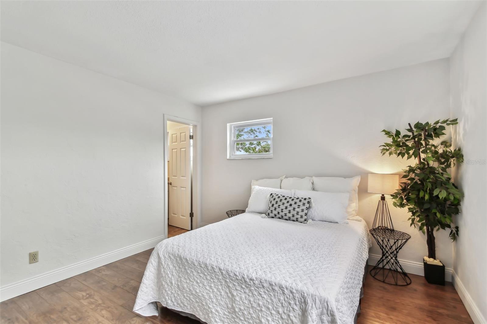 Image 48 of 93 For 800 Madonna Boulevard 2