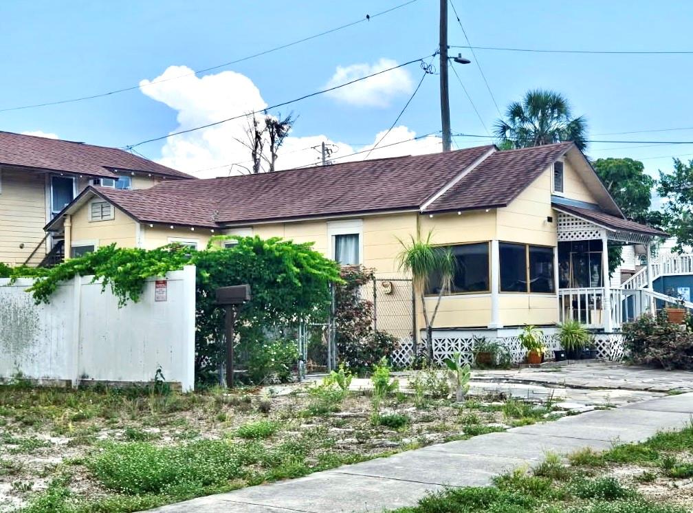 Image 2 of 12 For 917 Dartmoor Street N